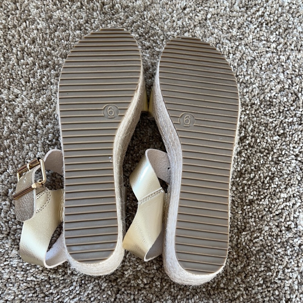 Sandals - Picture 2 of 3